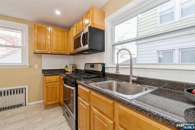 Building Photo - 41-43 Poe Avenue Unit 1