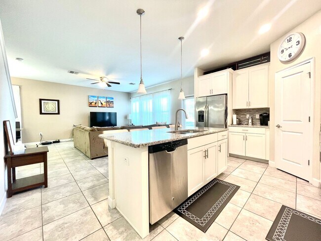 Building Photo - Available Move In 06/01! - Beautiful 3 Bed...