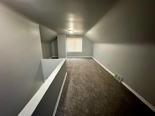 Building Photo - 3 Bedroom 1 Bath Welcome Section 8 Corner ...