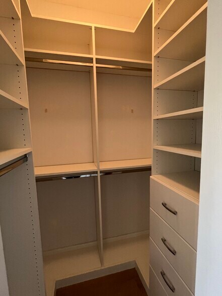 Building Photo - 655 Luisa Ln