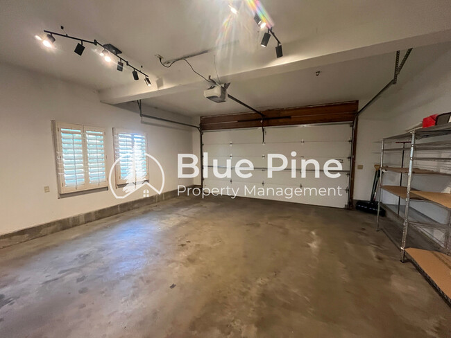 Building Photo - 3267 Merlin Dr