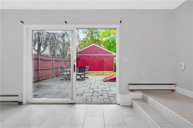 Building Photo - 41 Elmway St