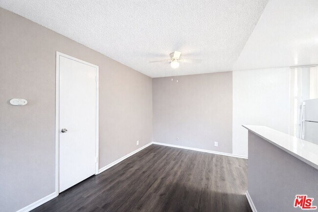 Building Photo - 1208 W Adams Blvd