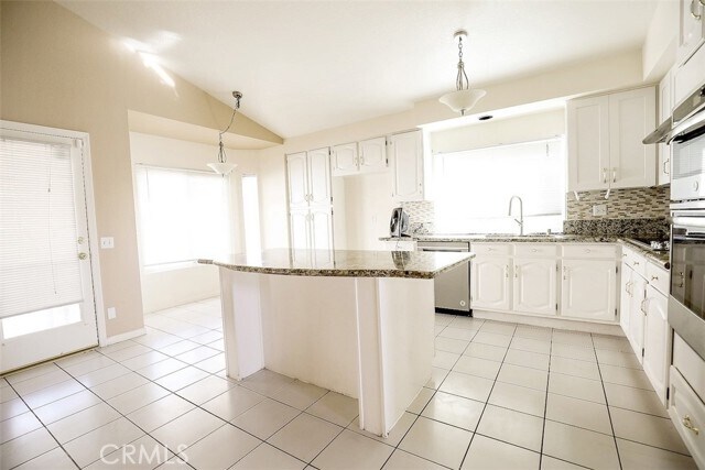 Building Photo - 25406 Blackthorne Dr