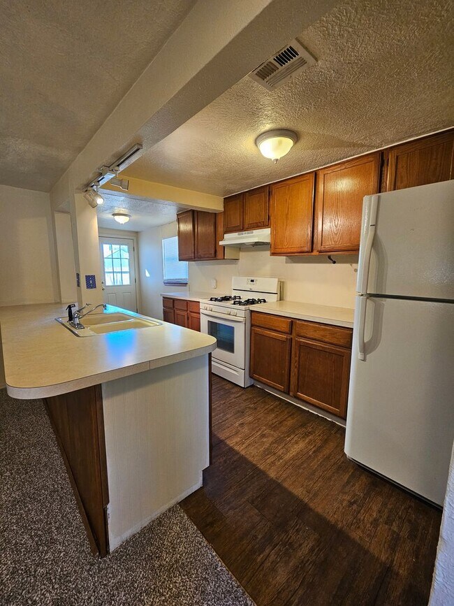 Building Photo - (2) Bed/(1) Bath in Core Norman Avail NOW! Video Tour!