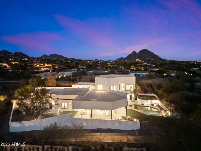 Building Photo - 3135 E Palo Verde Dr