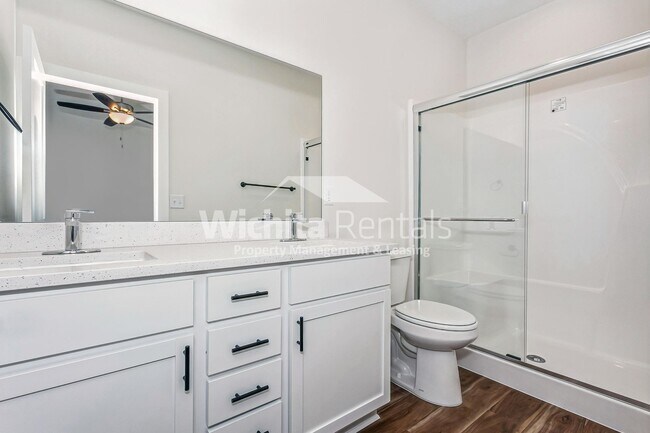 Building Photo - 1738-1738 S Hickory Creek Ct