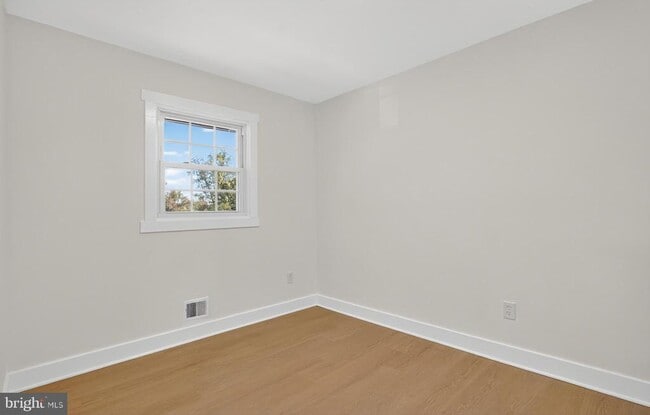 Building Photo - 8915 Sylvania St