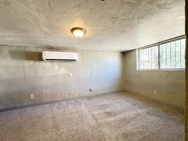 Building Photo - 425 W Columbia St