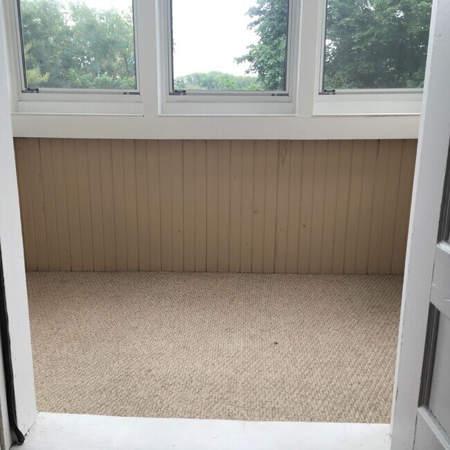 Building Photo - Spacious 3 Bedroom Single-family in Berlin!