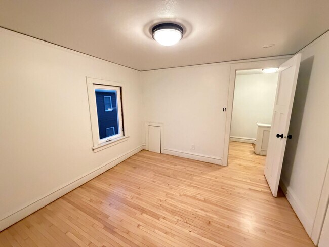 Building Photo - 1301-1303 Hammond Ave