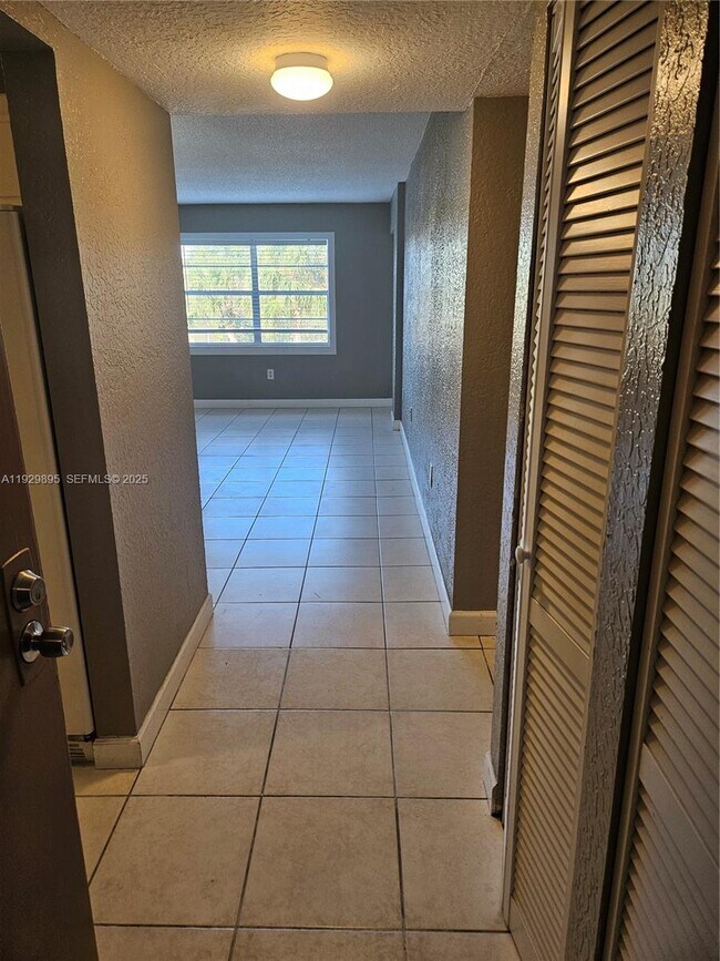 Building Photo - 4314 NW 9th Ave