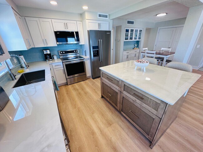 Building Photo - 555 Gulf Way