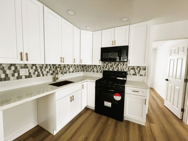 Building Photo - 13811 La Pat Pl