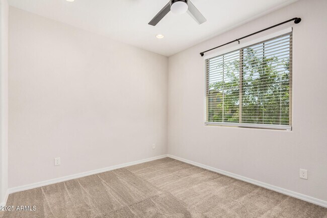 Building Photo - 8828 W Palo Verde Dr