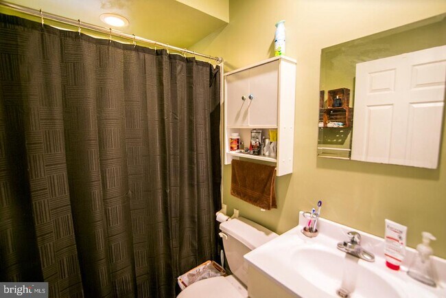 Building Photo - 775 S 20th St