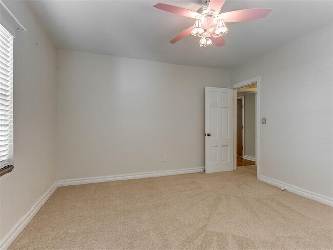 Building Photo - 2933 Cummings Dr