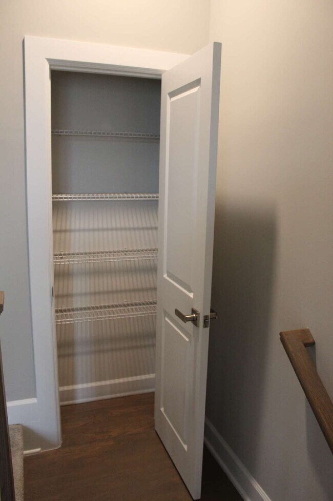 Building Photo - Exquisite 3-Bed Townhouse in Moon Township...