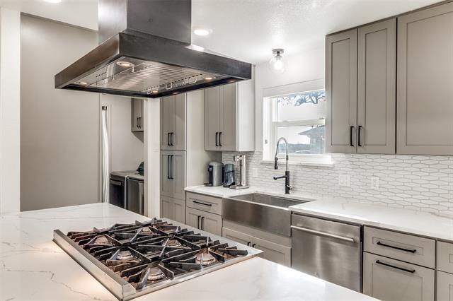 Building Photo - 2808 Sharpview Ln