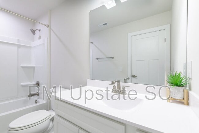 Building Photo - 413 Camarillo Ln