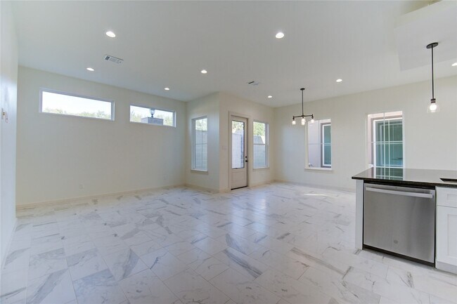 Building Photo - 2922 El Fenice Ln