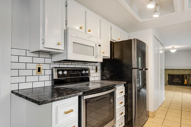 Building Photo - 11030 W Musket St