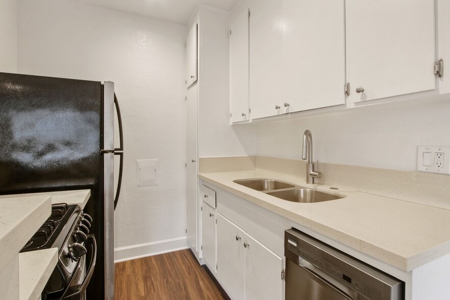 Building Photo - 519 Hill St