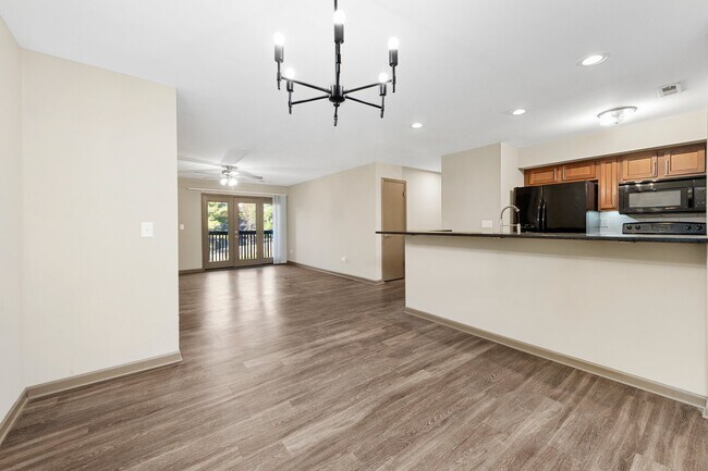 Building Photo - 1317 Esic Dr