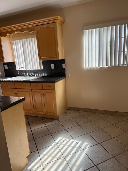 Building Photo - 5618 Riverton Ave