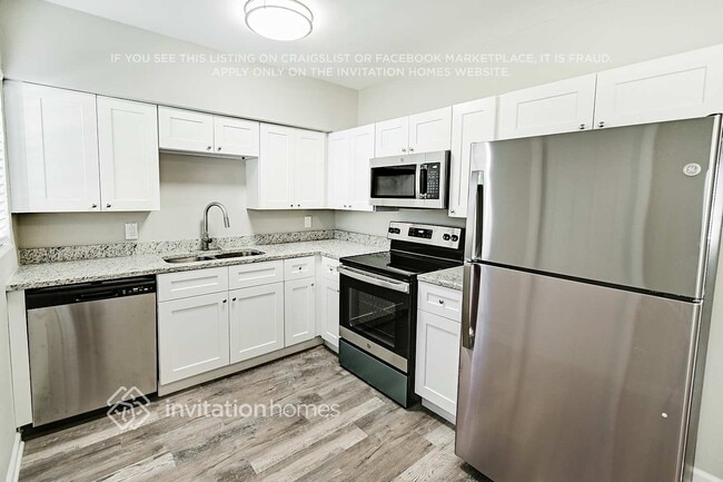 Building Photo - 835 44th St