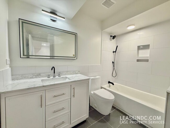 Building Photo - 1812 Independence Ave SE