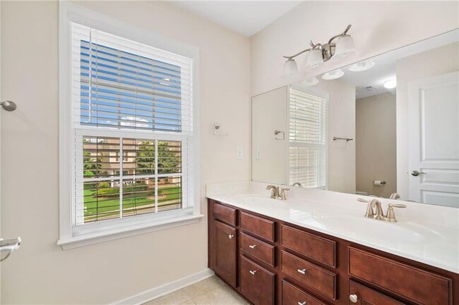 Building Photo - 522 Spring View Dr