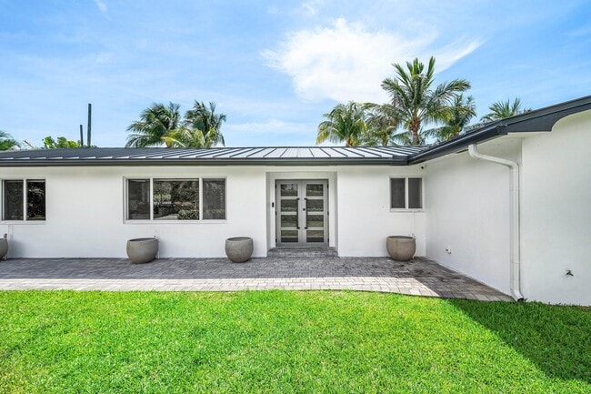 Building Photo - 2866 SW 8th St