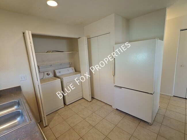 Building Photo - 3318 E Bellevue St