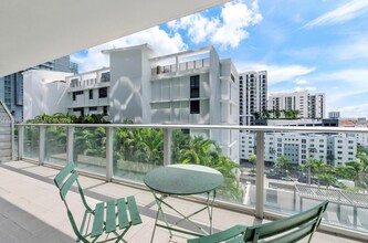 Building Photo - 1010 SW 2nd Ave