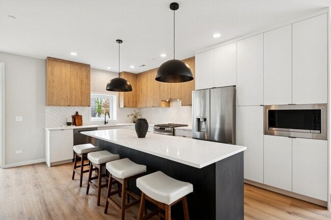 Building Photo - Forest Park - New Construction Luxury Townhomes!