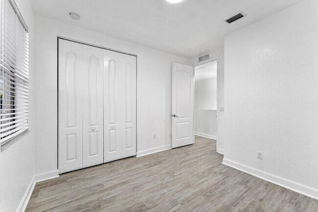 Building Photo - 3841 Aspen Leaf Dr