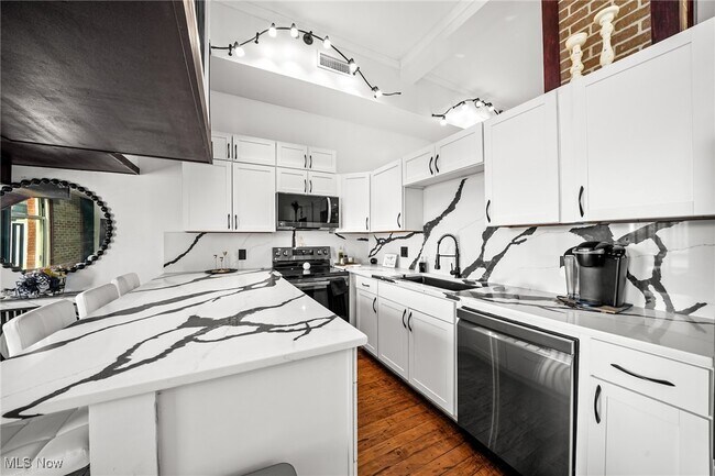 Building Photo - 408 W St Clair Ave