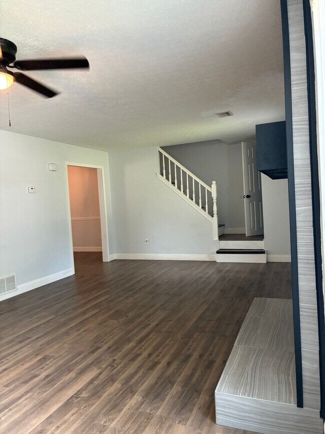 Building Photo - 964 Timberwood Dr
