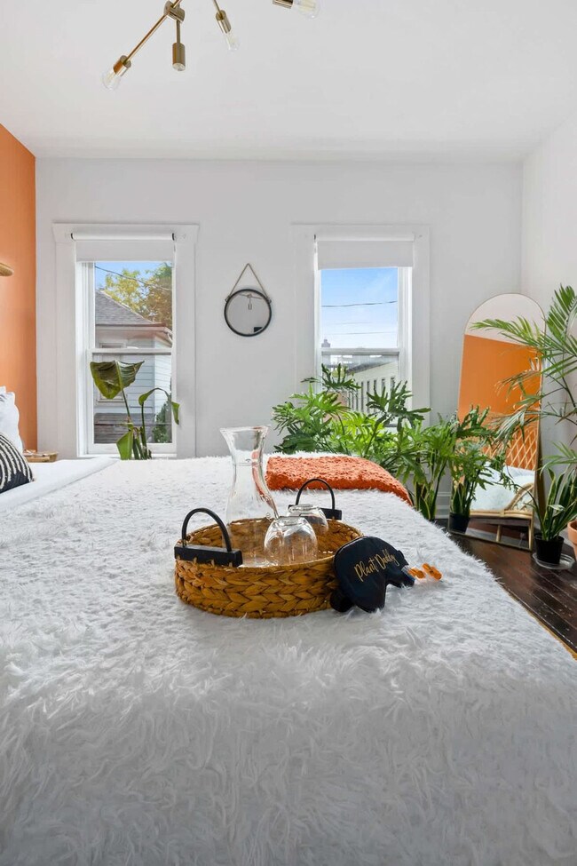 Building Photo - 98 Brickel St