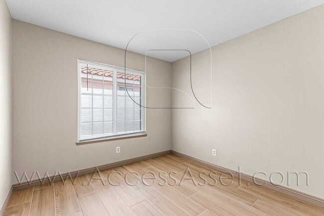 Building Photo - Welcoming 3 Bed / 2 Bath Home in a Peaceful Murrieta Neighborhood