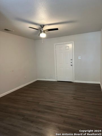 Building Photo - 1221 W Thorain Blvd