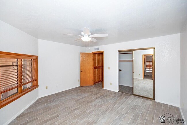 Building Photo - 2136 S 14th Ave