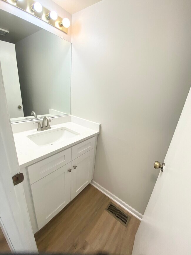 Building Photo - 6504 Kensington Pl
