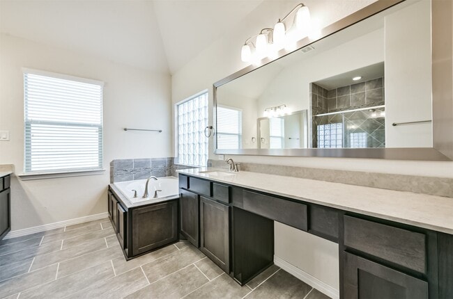 Building Photo - 1504 Peyton Oaks Pl