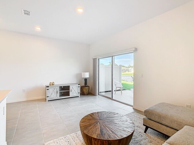 Building Photo - AVAILABLE NOW! 3/2.5 Townhome For Rent in Bellalago!