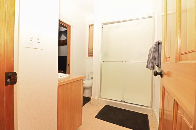 Building Photo - Fully Furnished home in Sisters Oregon