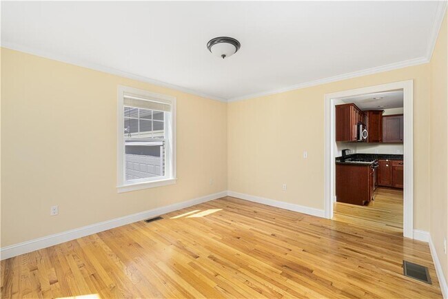 Building Photo - 20 Vanderbilt Ln