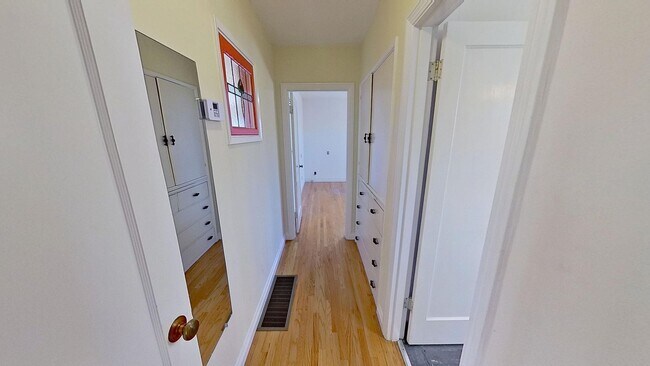 Building Photo - Amazing and Spacious 3 bed / 2 bath home! ...