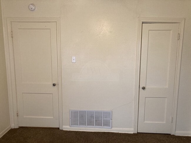 Building Photo - 1601 White